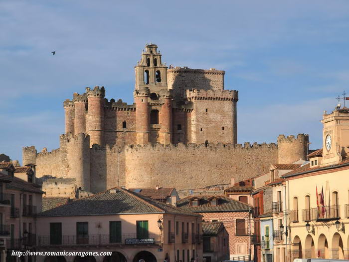 CASTILLO CON EL SOL DE TARDE